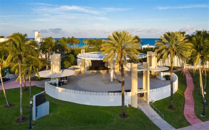 Miami Beachfront Paradise: Explore 7275 Collins Avenue Today