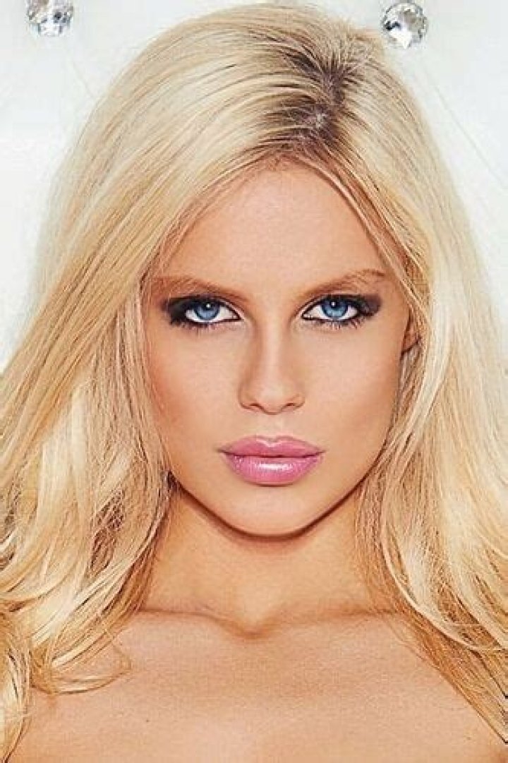 Discovering The Allure Of Amber Sienna: A Color That Captivates