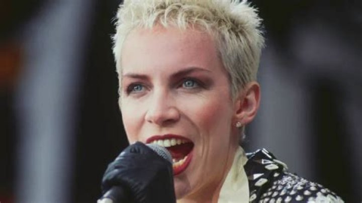 Follow Annie Lennox On Twitter For Exclusive Updates