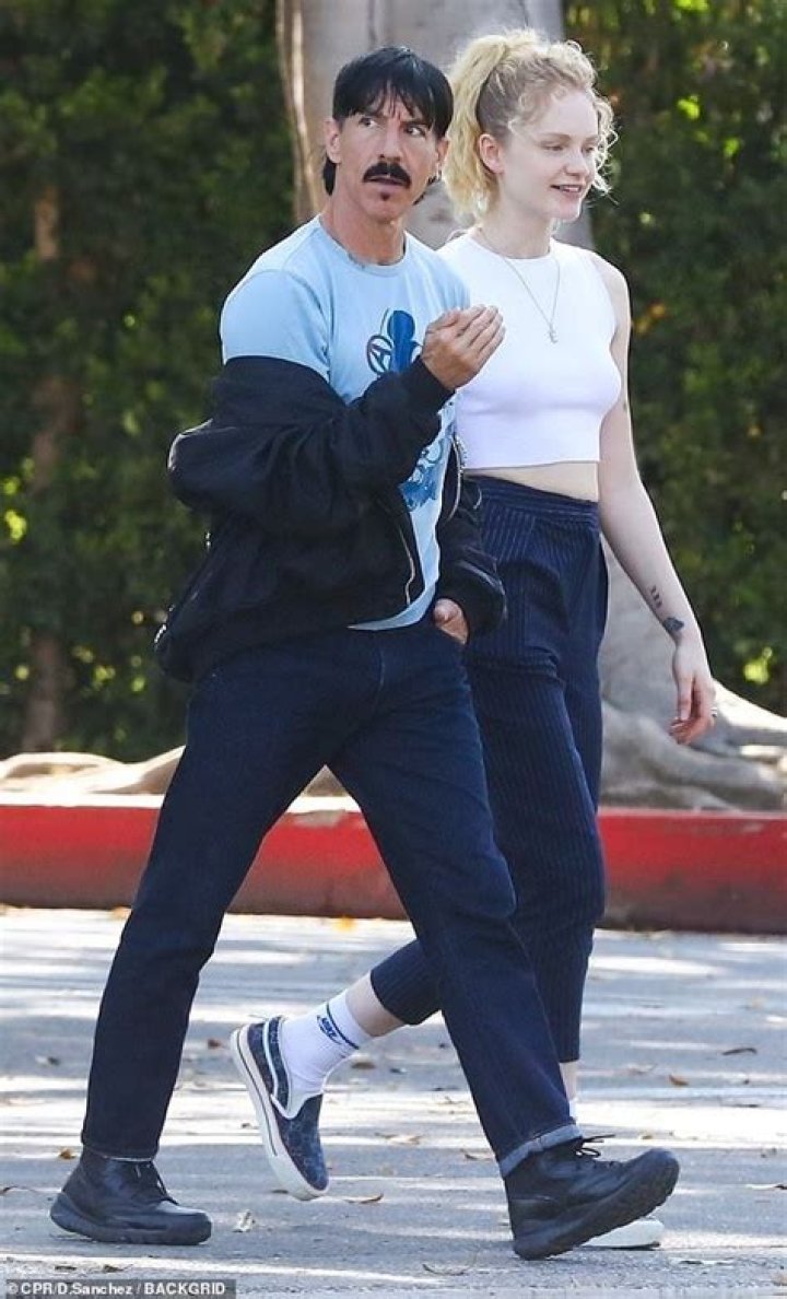 Unveiling Anthony Kiedis's Girlfriend: A Deep Dive Into His Romantic Life