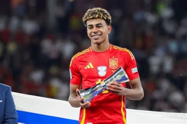 Uncover The Rich History Of The Yamal-Nenets Autonomous Okrug Flag