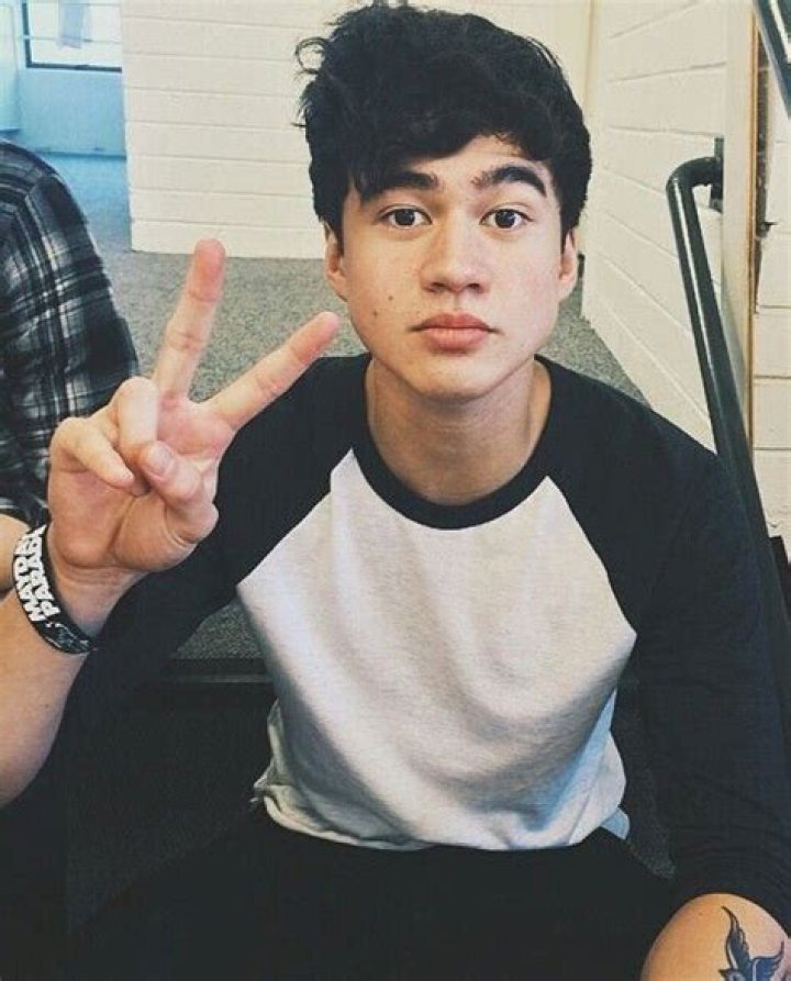 Calum Hood: The Heartthrob Of 5 Seconds Of Summer