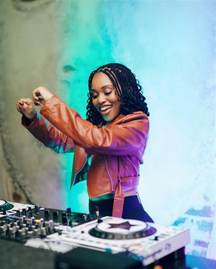 Experience The Ultimate Music Journey With DJ Naomi: Your Nightlife Sensation