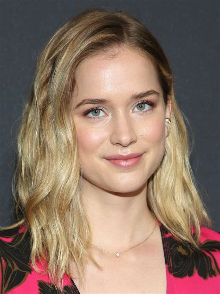 Discovering Elizabeth Lail: A Rising Star In Hollywood