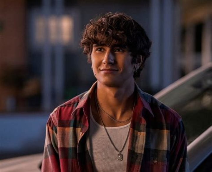 Exploring The Dynamic World Of Ethan In "Never Have I Ever"