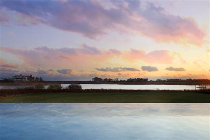 Guide To Fowler Beach In Southampton: A Picturesque Destination