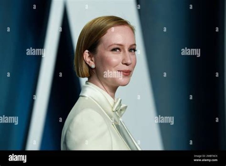 Unveiling The Charismatic Journey Of Hannah Einbinder