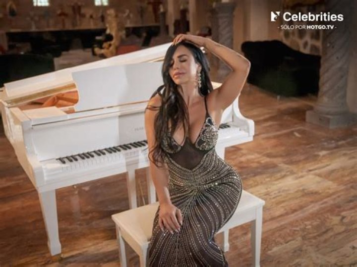 Liz Vega: Stunning Photos From Every Angle