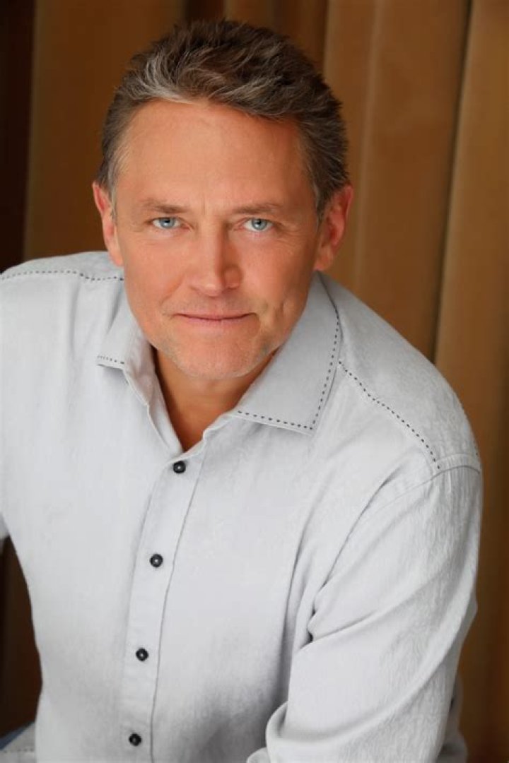 Masterful Paintings By Renowned Artist Michael Van Dyck