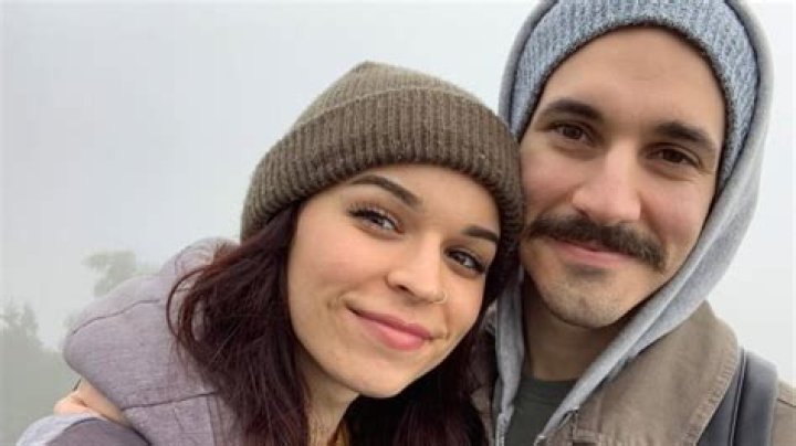 Unveiling The Love Life Of Michael Che: Who Is His Girlfriend?