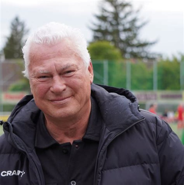 Upholstery Excellence With Polster Toni