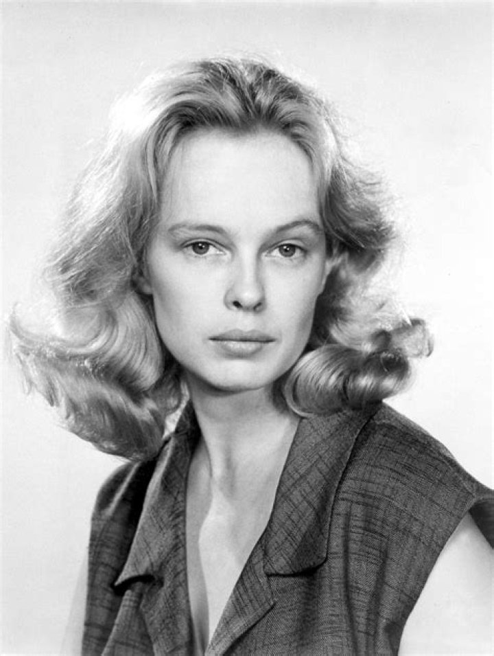 Sandy Dennis: A Life Behind The Curtain
