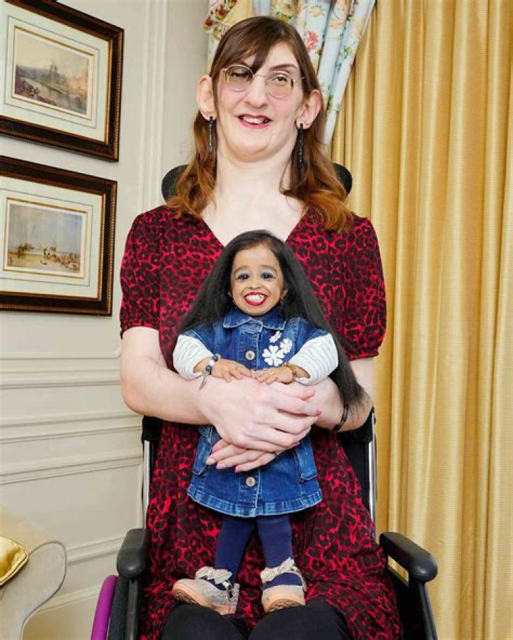 The Extraordinary Love Story Of The World's Smallest Woman And Her Husband